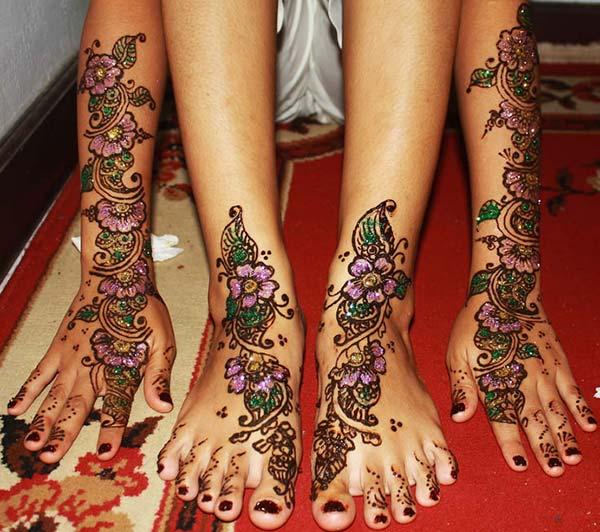 An embellished hand and leg mehendi design for Brides