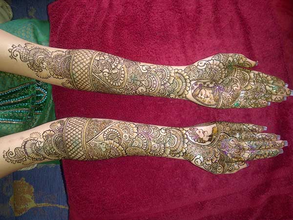 A magnificent full ahnd mehendi design for brides