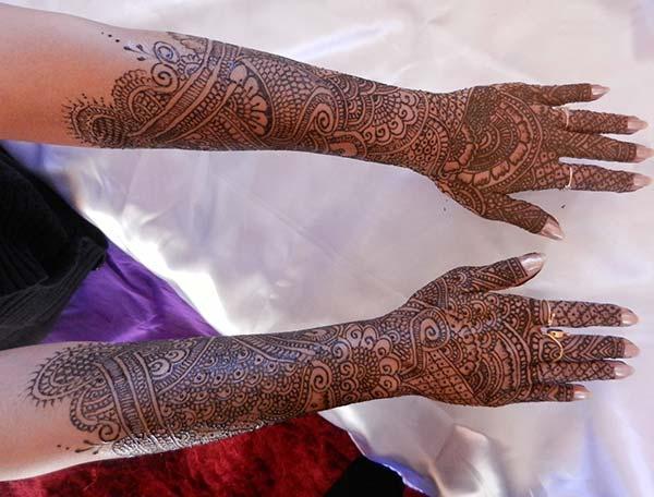 An exquisite full hand mehendi design for brides