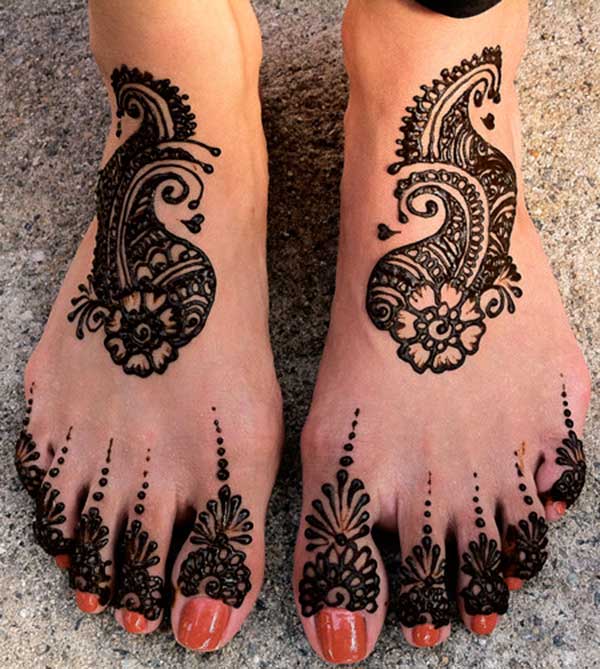 A brilliant feet mehendi design for ladies and girls