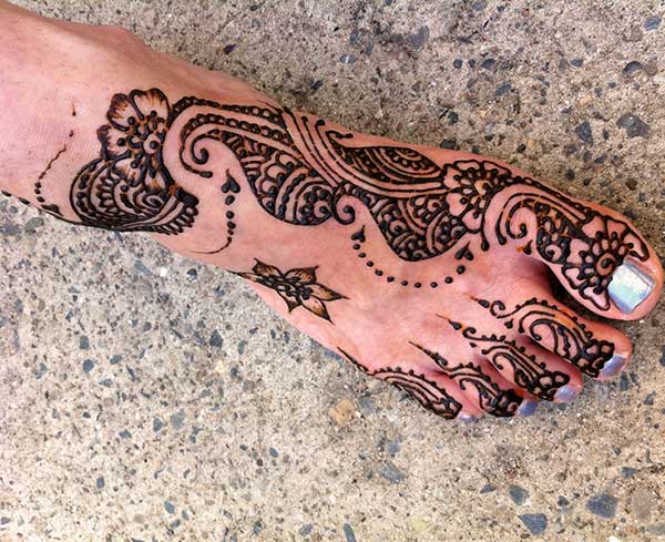 A paisley magic mehendi design on feet for Women