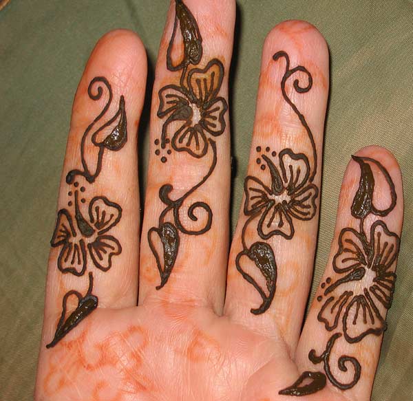 A floral stamping on fingers for women using mehndi designs