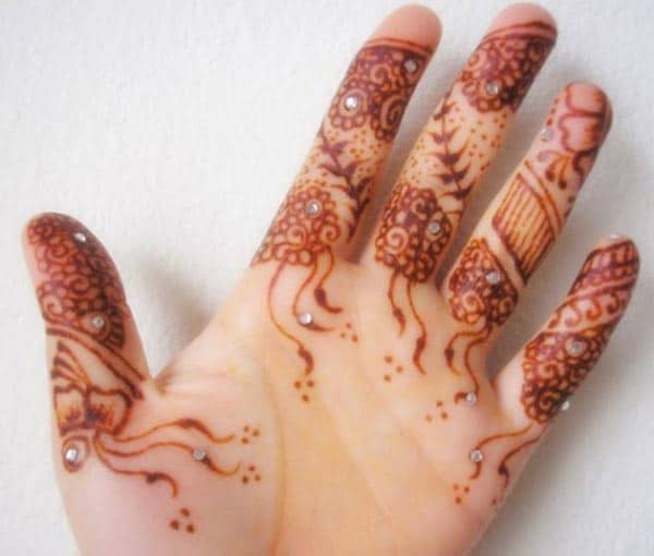 A lovely embellished finger mehndi design for Ladies