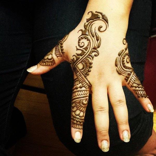 A unique mehendi design on fingers for Girls