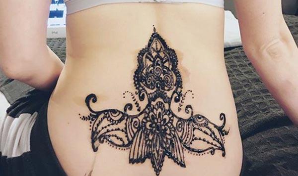 A magnificent lower back mehendi design for girls and ladies