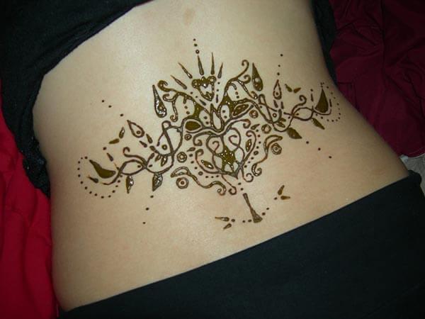 A simple lower back mehendi design for Girls and women