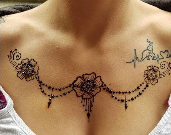 A cute mehendi design on chest for Ladies 