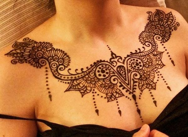 Look royal with this chest mehendi design for Women