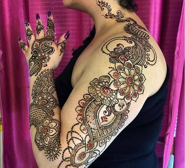 An attractive full hand mehndi design for Ladies to flaunt