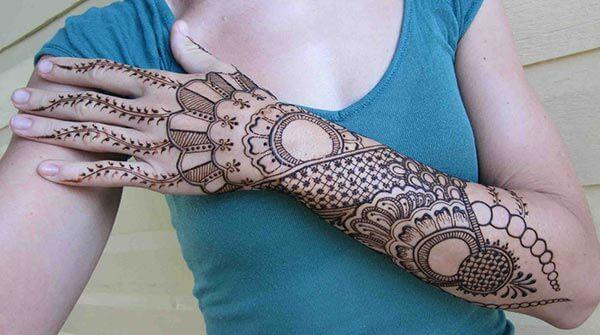 A captivating full arm mehendi design for Women