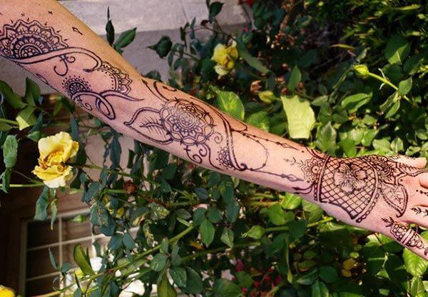 A beautiful mehendi design on full arm for girls and women